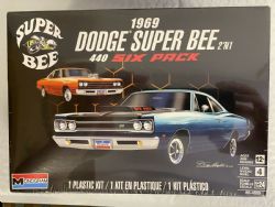 MONOGRAM -  1/24 - DODGE SUPER BEE 440 SIX PACK 1969 -  SPECIAL EDITION 2'N1 85-4505